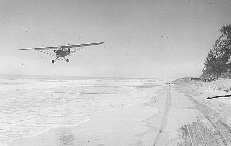world war II photos and pictures - observation plane in flight